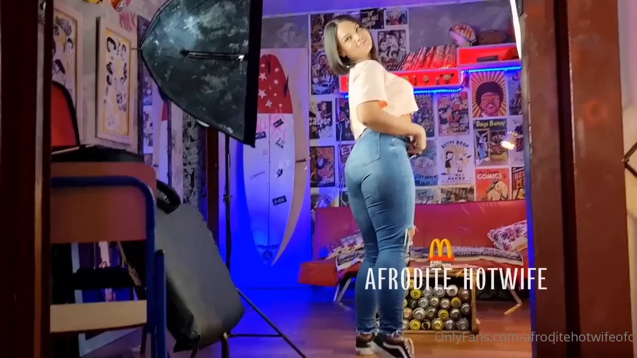Afrodite Hotwife em uma sessão super sexy!