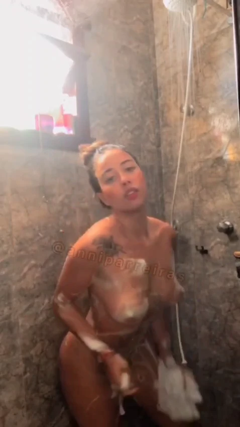 Delícia, garota novinha, super provocante e toda encharcada! Delícia, garota novinha, super provocante e toda encharcada!