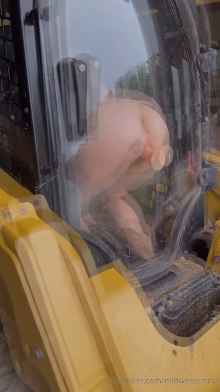 Confira a midwestemma nua se tocando durante o trabalho! Confira a midwestemma nua se tocando durante o trabalho!