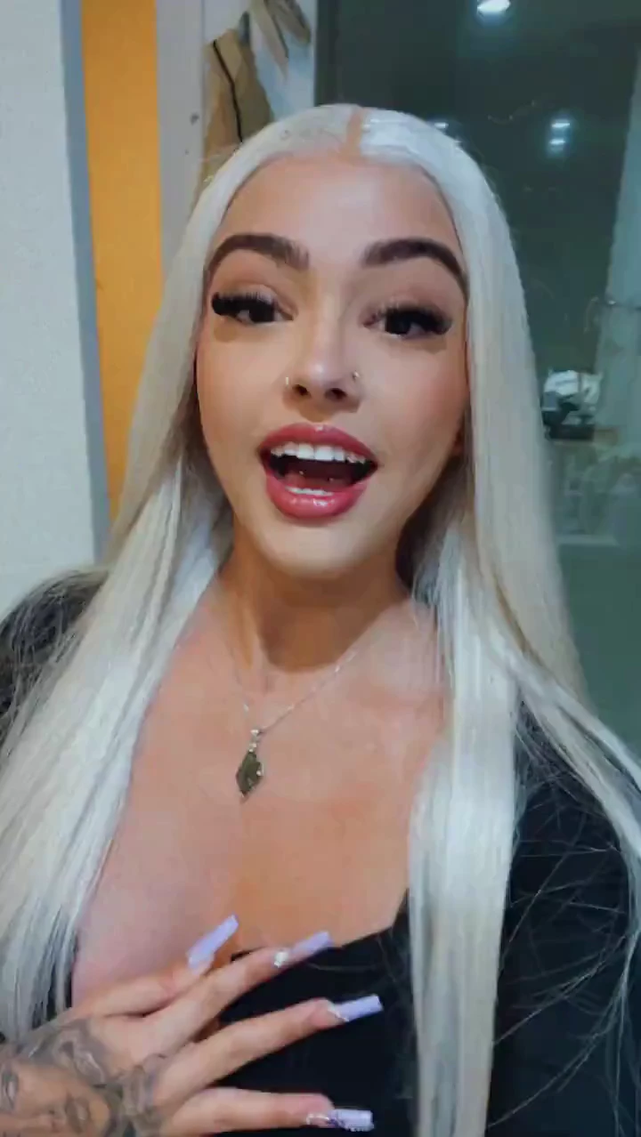 Malu Trevejo aparece com um outfit justinho que realça ainda mais sua beleza! Malu Trevejo aparece com um outfit justinho que realça ainda mais sua beleza!