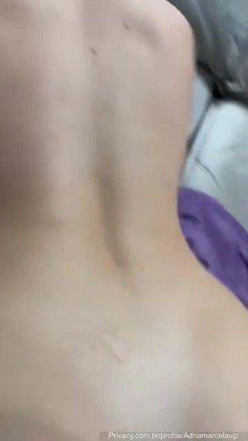 Vídeo da Adria Marcela se divertindo na cama, bem gostosa! Vídeo da Adria Marcela se divertindo na cama, bem gostosa!