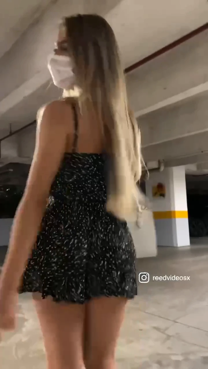 Vídeo quente da Leticia Reed mostrando a derriere no estacionamento do shopping Vídeo quente da Leticia Reed mostrando a derriere no estacionamento do shopping