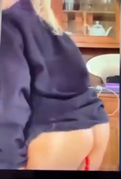 Vídeo da Tay Cerqueira mostrando os peitões de fora