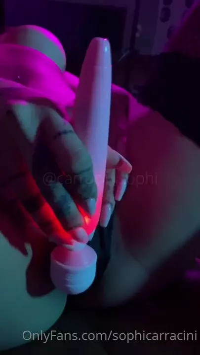 Se divertindo com o vibrador, Sophia Carracini tá morrendo de vontade de ter aquele prazer intenso Se divertindo com o vibrador, Sophia Carracini tá morrendo de vontade de ter aquele prazer intenso