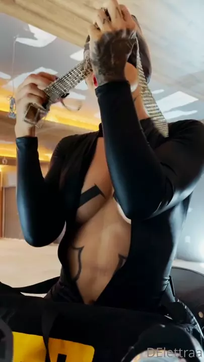 DElettraaoficial, toda sexy, arrasando de Mulher-Gato! DElettraaoficial, toda sexy, arrasando de Mulher-Gato!