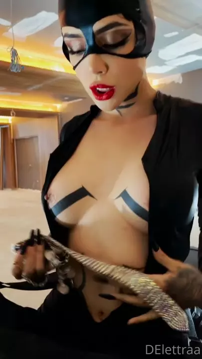 DElettraaoficial, toda sexy, arrasando de Mulher-Gato! DElettraaoficial, toda sexy, arrasando de Mulher-Gato!