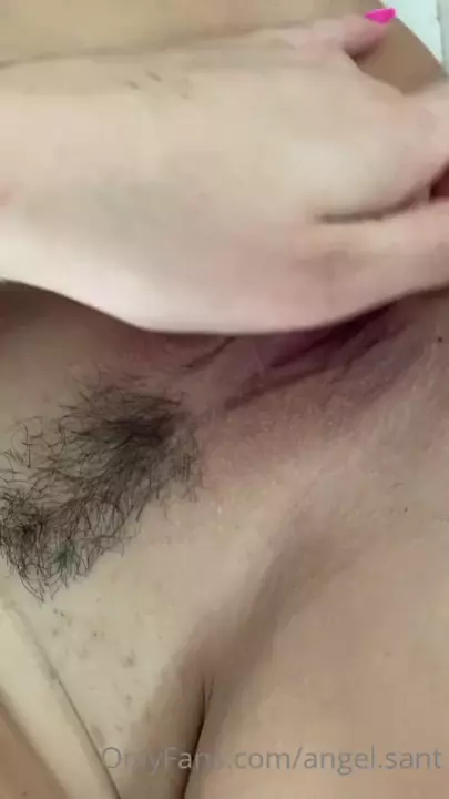 Greluda Angel Santiago com seu vibrador enfiado Greluda Angel Santiago com seu vibrador enfiado