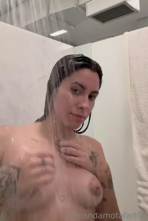 Vídeo caseiro da Fernanda Mota nua se divertindo no banho Vídeo caseiro da Fernanda Mota nua se divertindo no banho
