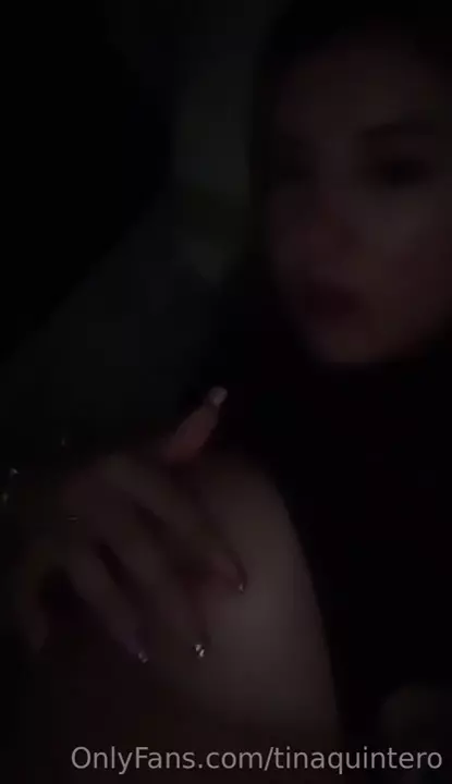 Confira os peitinhos incríveis da novinha Tinaquintero!