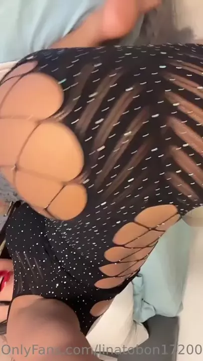 Lina Tobon em vídeo picante se divertindo com as mãos na intimidade