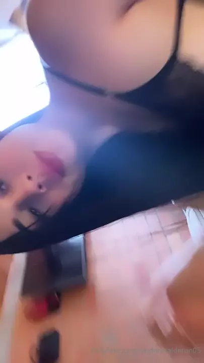 Andrea Calderon, a popozuda de calcinha preta e calcinha hot, arrasando na farra! Andrea Calderon, a popozuda de calcinha preta e calcinha hot, arrasando na farra!