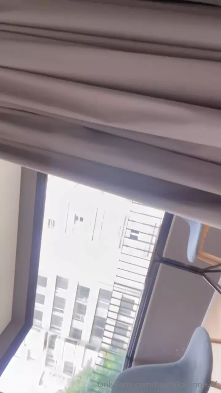 Nayrakallinne se jogou, abriu as pernas e mandou ver no consolo Nayrakallinne se jogou, abriu as pernas e mandou ver no consolo