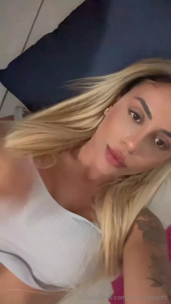 Sofia Lopes, uma gata de arrasar, mostrando seus peitão maravilhosos Sofia Lopes, uma gata de arrasar, mostrando seus peitão maravilhosos