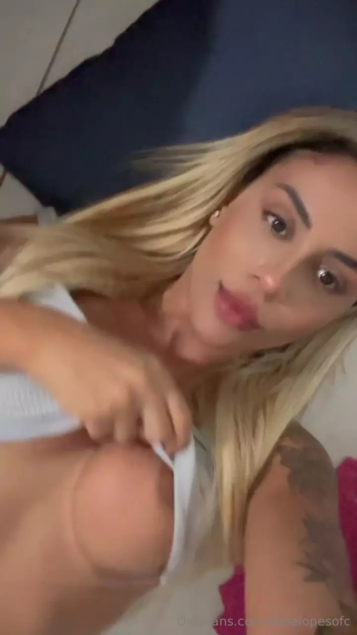 Sofia Lopes, uma gata de arrasar, mostrando seus peitão maravilhosos Sofia Lopes, uma gata de arrasar, mostrando seus peitão maravilhosos