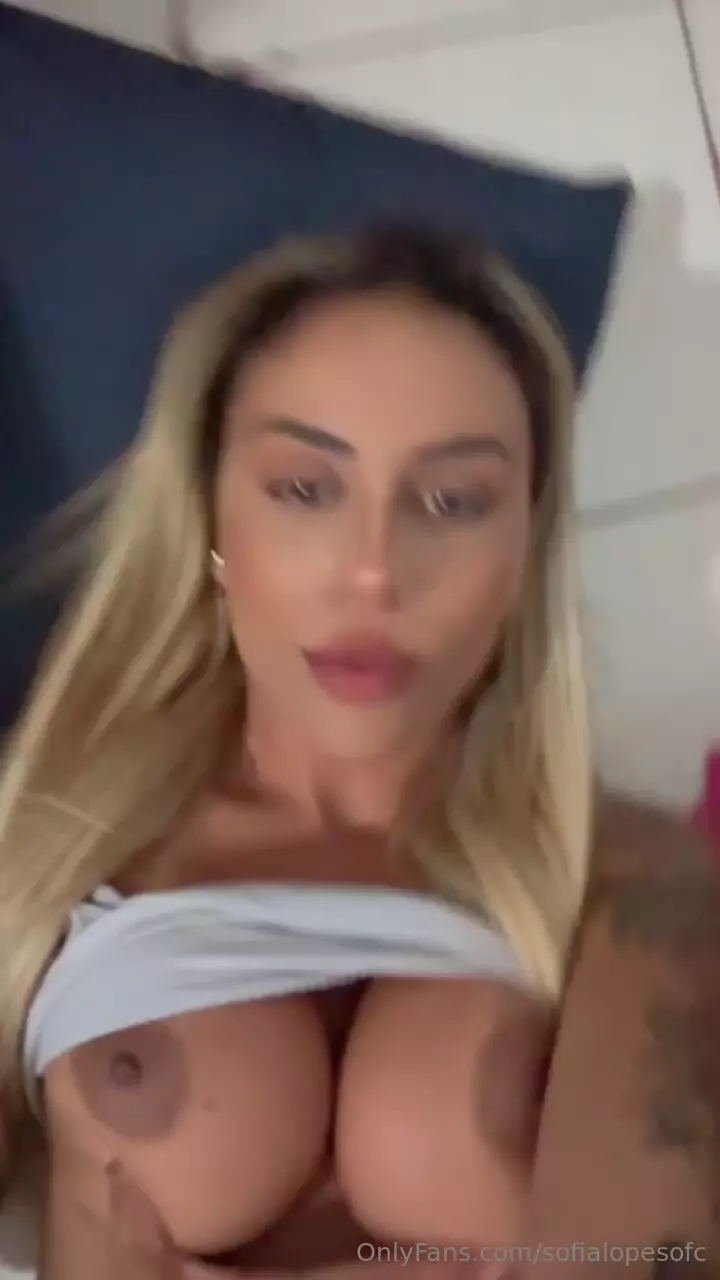 Sofia Lopes, uma gata de arrasar, mostrando seus peitão maravilhosos Sofia Lopes, uma gata de arrasar, mostrando seus peitão maravilhosos