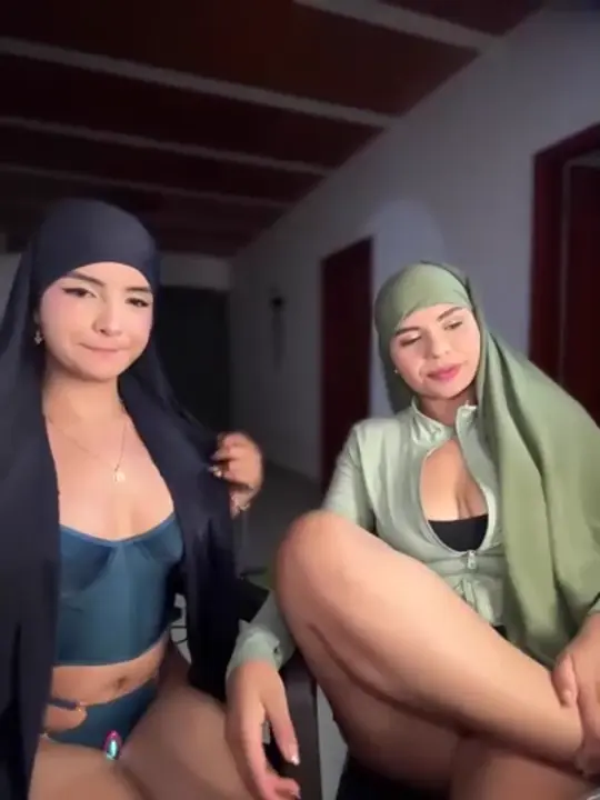 Laila Massu tá brava, mas a amiga tá lá pra dar uma força e consolar Laila Massu tá brava, mas a amiga tá lá pra dar uma força e consolar