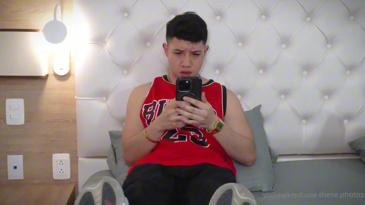 Sara loira se divertindo com seu boy latino novinho Sara loira se divertindo com seu boy latino novinho