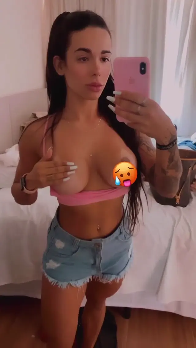Sophia Carracini exibindo as teta Sophia Carracini exibindo as teta