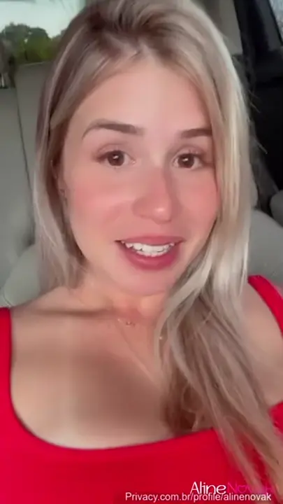 A Aline Novak dando uma saboreada na sua própria felicidade A Aline Novak dando uma saboreada na sua própria felicidade