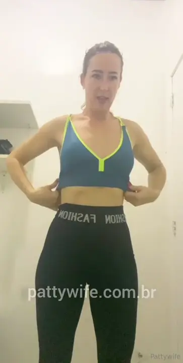 A gostosinha Patty Wife mostrando suas curvas!