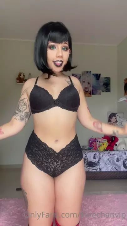 Kinechan, a novinha de peruca, tá mostrando um corpinho de dar o que falar!