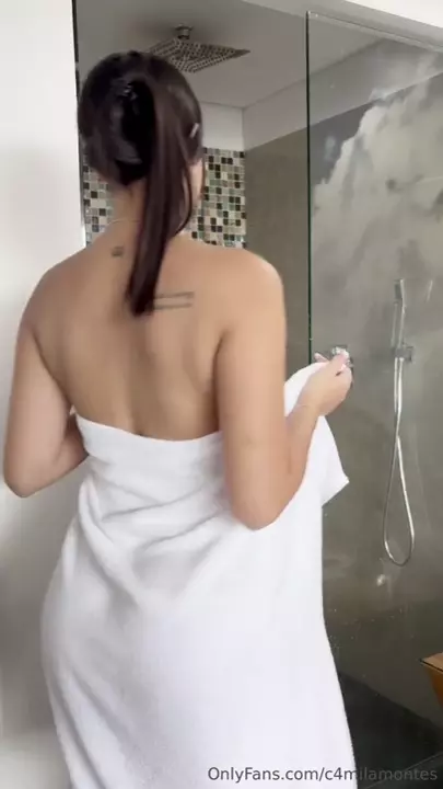 Camila Montes gravou um vídeo sexy tomando banho sem toalha Camila Montes gravou um vídeo sexy tomando banho sem toalha