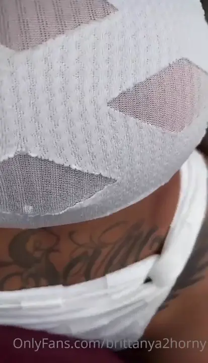 Brittanya Razavi, essa morena poderosa, exibindo todo seu corpão na exposição ao ar livre Brittanya Razavi, essa morena poderosa, exibindo todo seu corpão na exposição ao ar livre