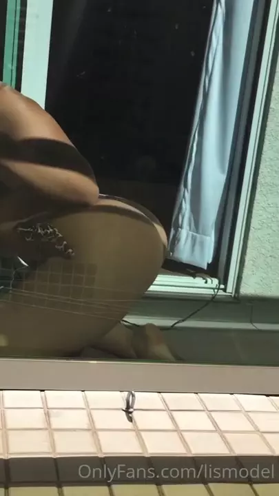 Lis Del Castilho gravando conteúdos de biquíni no OnlyFans Lis Del Castilho gravando conteúdos de biquíni no OnlyFans
