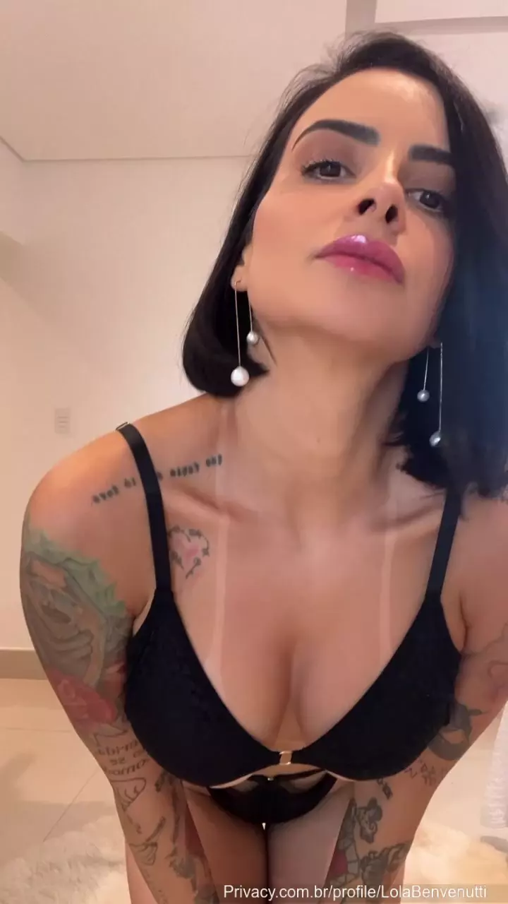 Lola Benvenutti, a morena irresistível com curvas de dar água na boca, se exibindo com tudo!