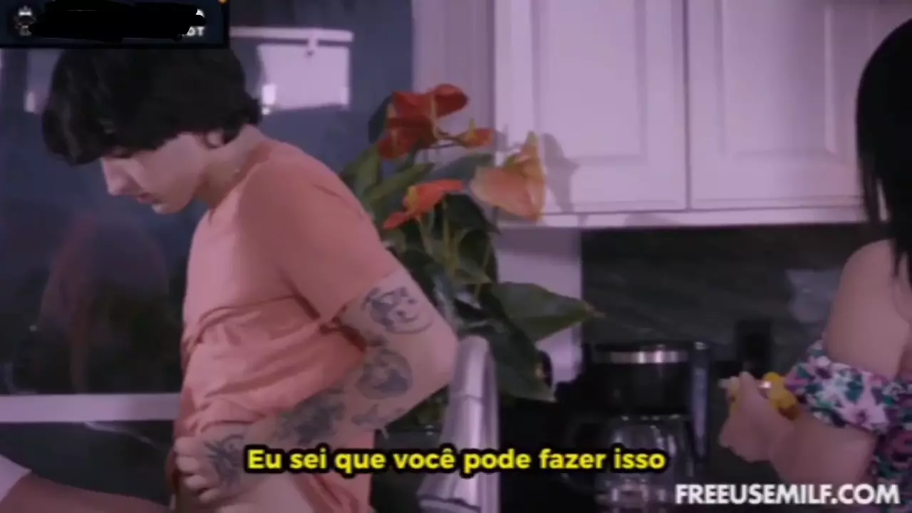 Vídeo pornô com legendas que envolvem relações familiares Vídeo pornô com legendas que envolvem relações familiares