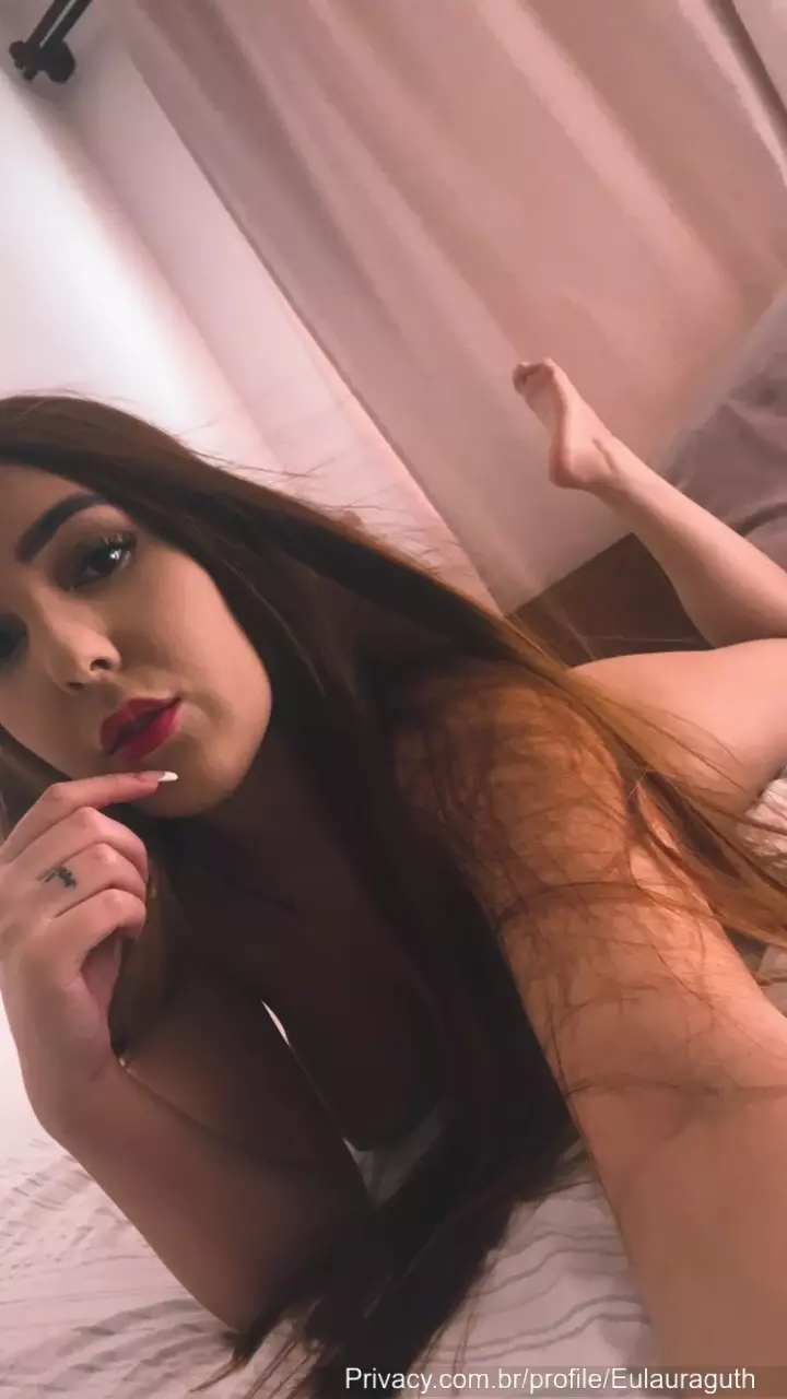 Laura Guth, essa moreninha irresistível, arrasando no vídeo quente! Laura Guth, essa moreninha irresistível, arrasando no vídeo quente!