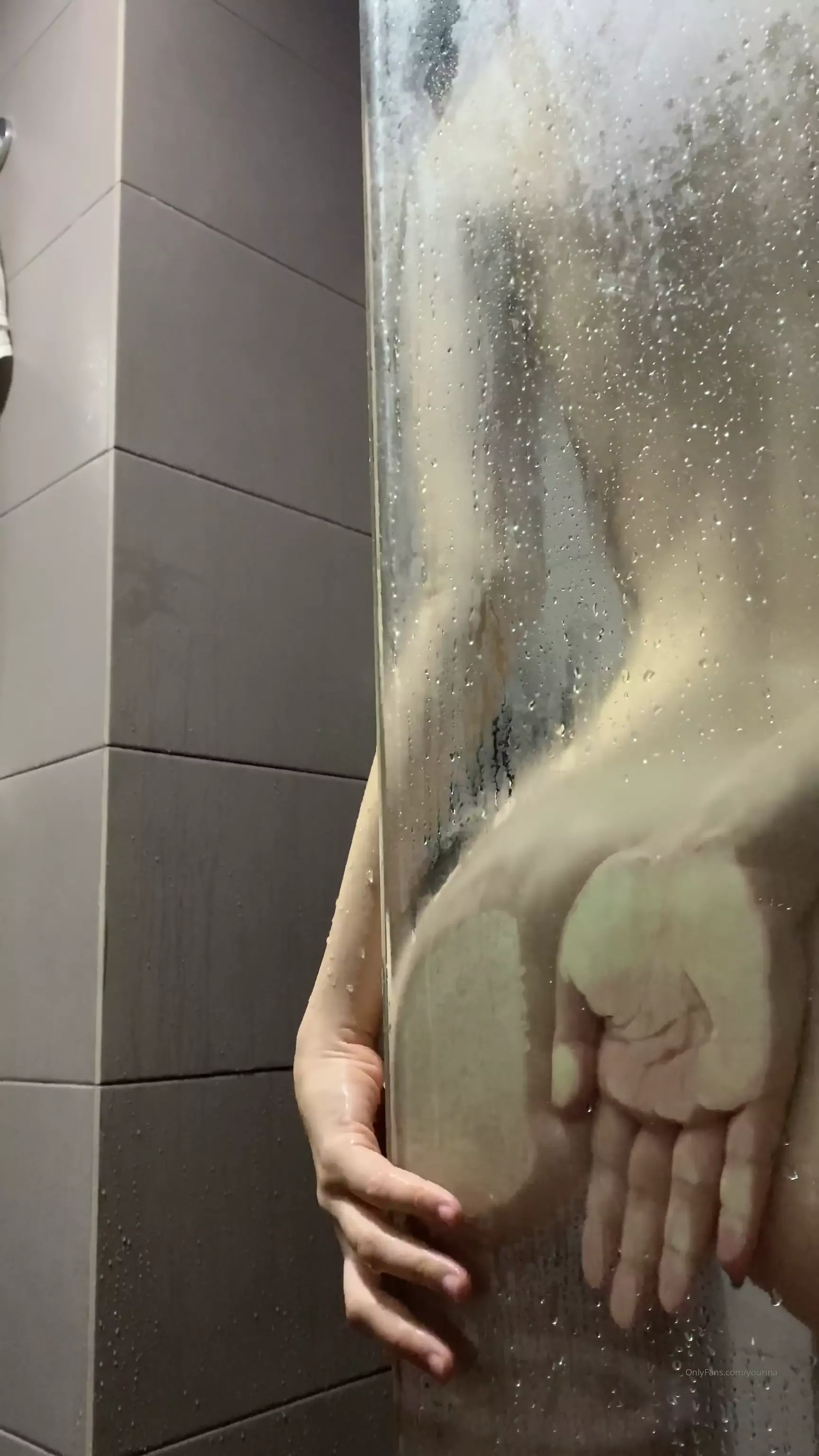 Saiu um vídeo da Yourina totalmente nua tomando banho Saiu um vídeo da Yourina totalmente nua tomando banho