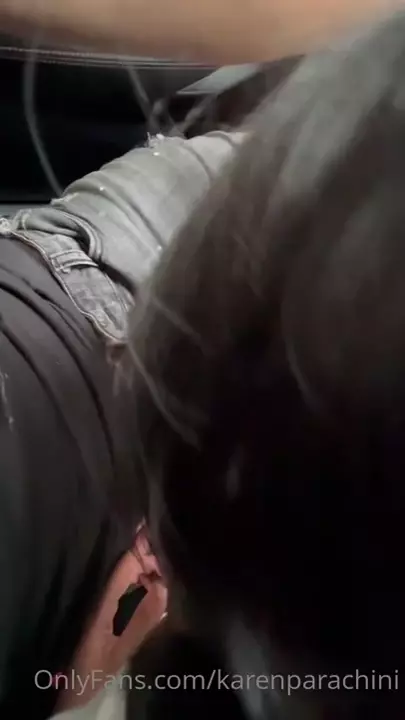 Karen Facundo em um vídeo quente se divertindo no carro