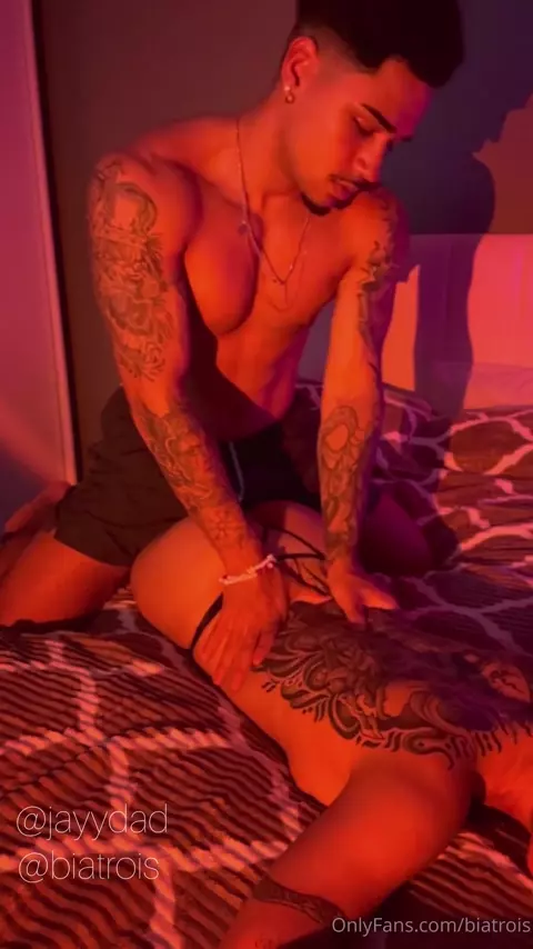 Vídeo da Bia Trois curtindo uma massagem com um finalzinho especial