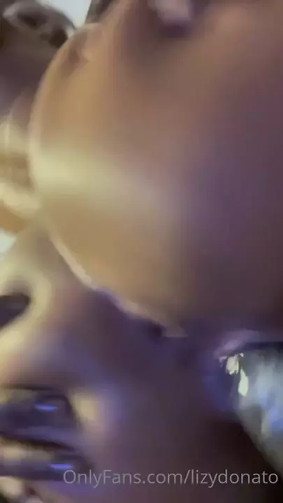 A fogosa Lizy Donato está sendo saboreada e devorada com muito gosto