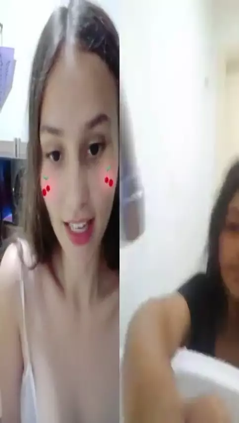 Transmissões ao vivo de mulheres lindas se mostrando e se divertindo sozinhas