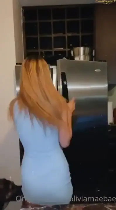 Dá uma olhada na Olivia Mae se jogando e levando um banho de prazer no rosto e nos peitos! Dá uma olhada na Olivia Mae se jogando e levando um banho de prazer no rosto e nos peitos!