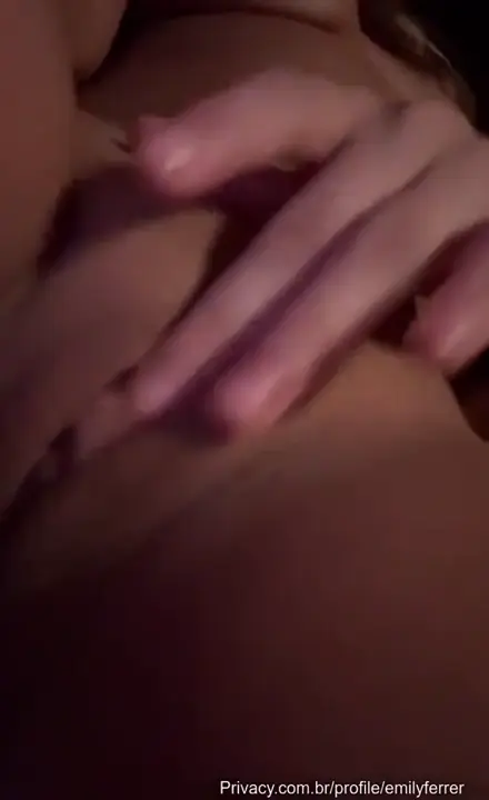 Emily Ferrer da CNN se tocando gostoso no meio das pernas Emily Ferrer da CNN se tocando gostoso no meio das pernas