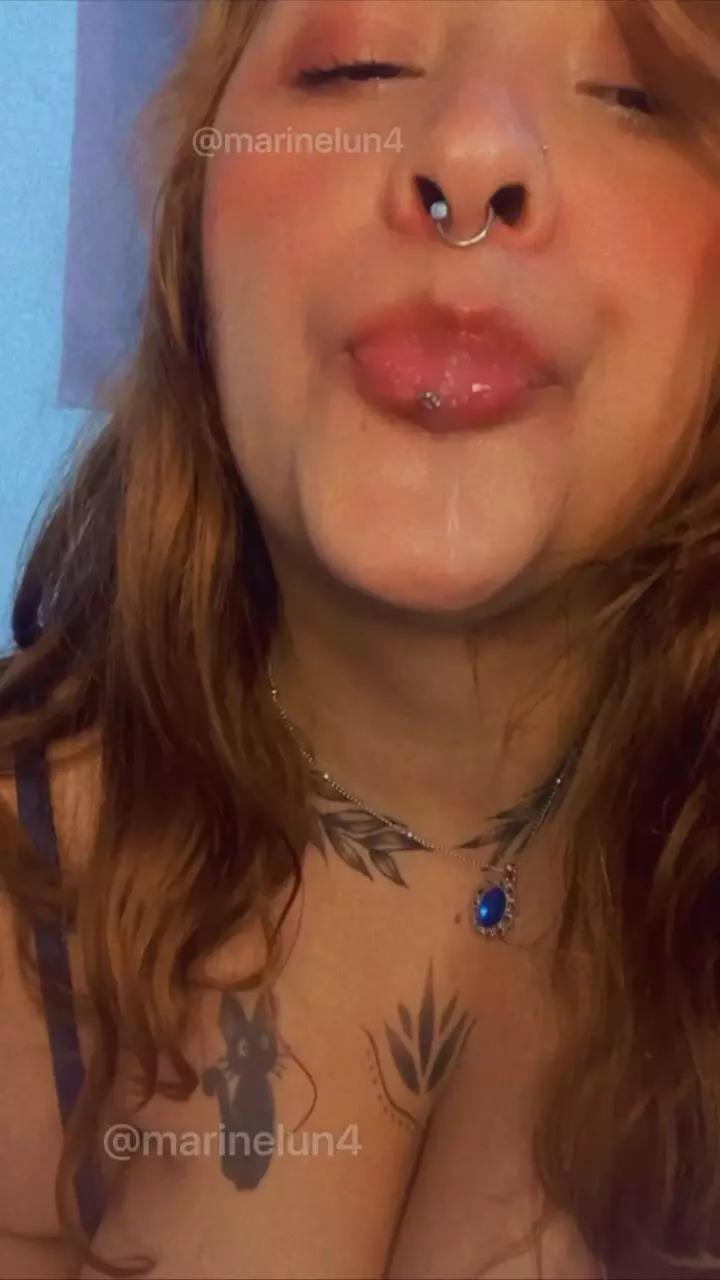 Luna Marine, toda safadinha, enchendo a boca com vibrador em seus vídeos Luna Marine, toda safadinha, enchendo a boca com vibrador em seus vídeos