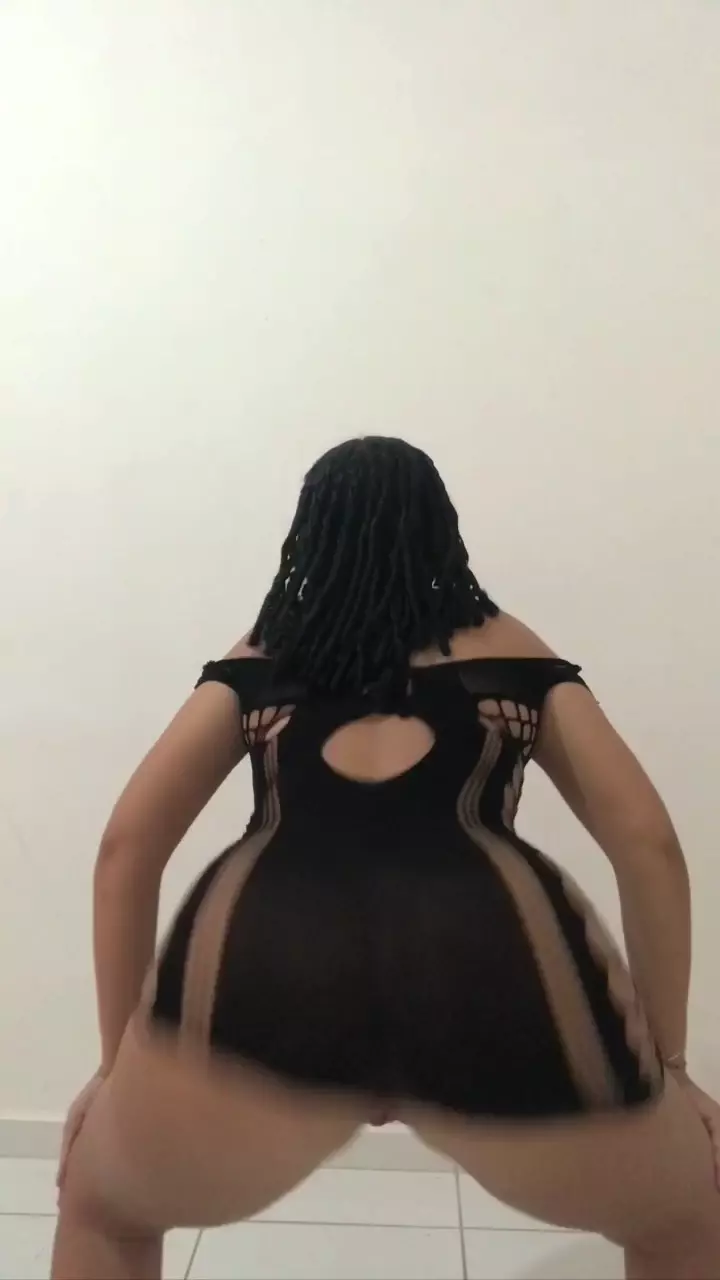Privacidade aquela morena safada, a Katarininha rebolando de vestido! Privacidade aquela morena safada, a Katarininha rebolando de vestido!