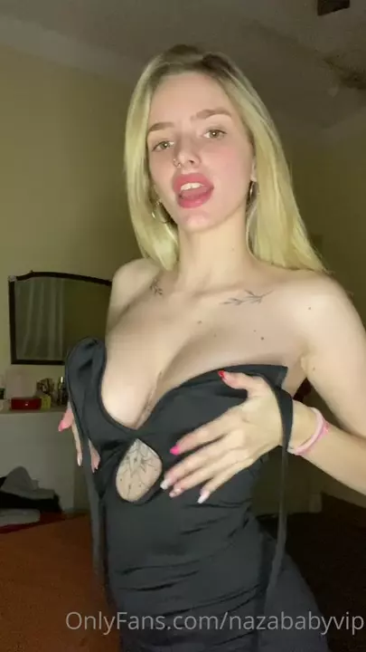 Novinha Nazababyvip se despindo irresistivelmente Novinha Nazababyvip se despindo irresistivelmente