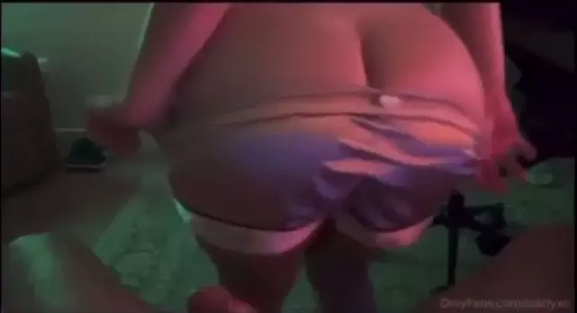 Fez a Siarlyxo dar uma voltinha delícia na rola