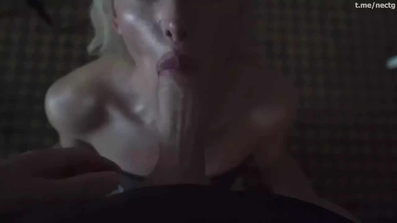 Vídeo da ariesiatv se divertindo e tomando um leite na boca Vídeo da ariesiatv se divertindo e tomando um leite na boca