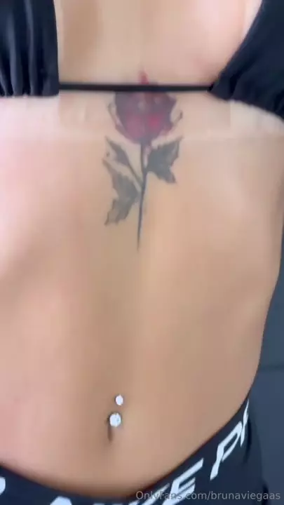 Bruna Viegas aparece em um vídeo toda tatuada, se exibindo de um jeito irresistível Bruna Viegas aparece em um vídeo toda tatuada, se exibindo de um jeito irresistível