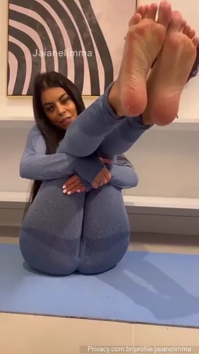 Jaiane Lima, toda despida, com um plug anal no seu bundão delícia Jaiane Lima, toda despida, com um plug anal no seu bundão delícia