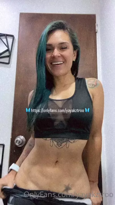 Yayakztroo tá de arrasar, provocando geral com esse corpo nu! Yayakztroo tá de arrasar, provocando geral com esse corpo nu!