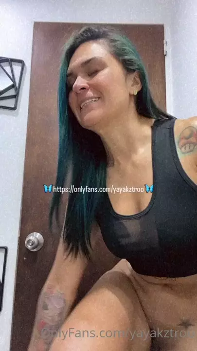 Yayakztroo tá de arrasar, provocando geral com esse corpo nu! Yayakztroo tá de arrasar, provocando geral com esse corpo nu!