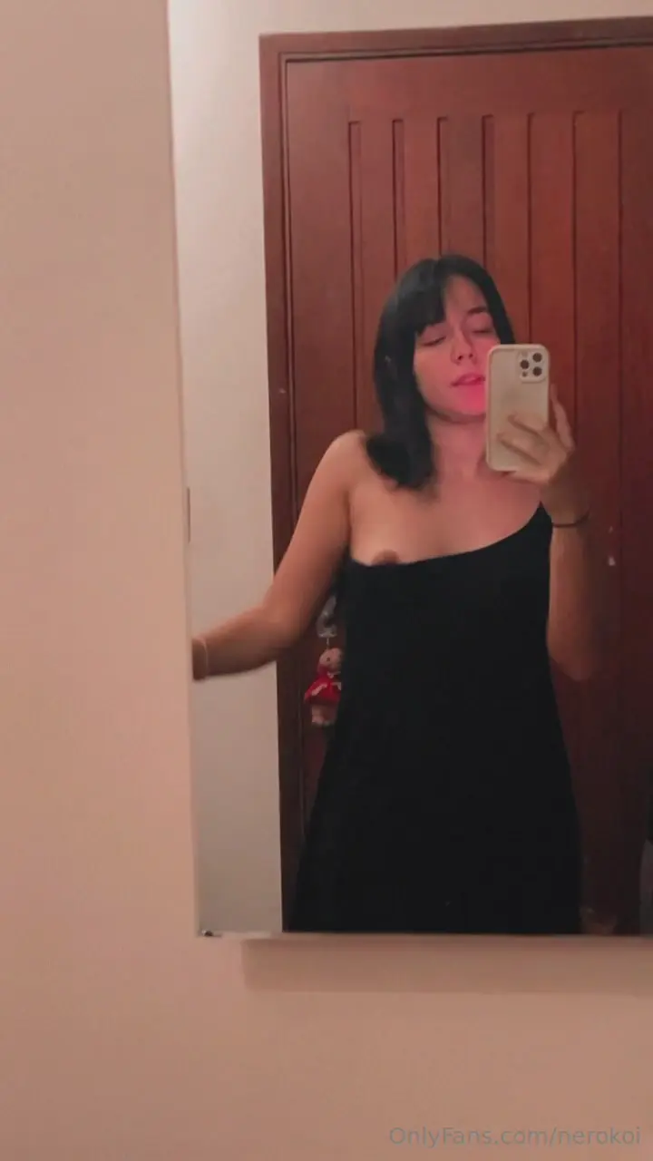 Neroko vídeo hot da gata gravando seu corpo peladinha Neroko vídeo hot da gata gravando seu corpo peladinha