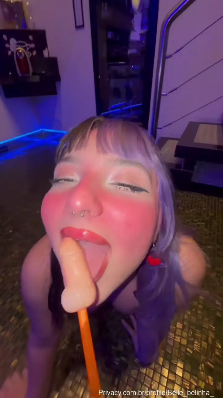 Belinha dando aquela sugada na piroquinha Belinha dando aquela sugada na piroquinha