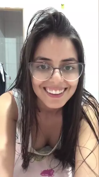 Vídeo safado da Samara Trojano com óculos de quatro Vídeo safado da Samara Trojano com óculos de quatro
